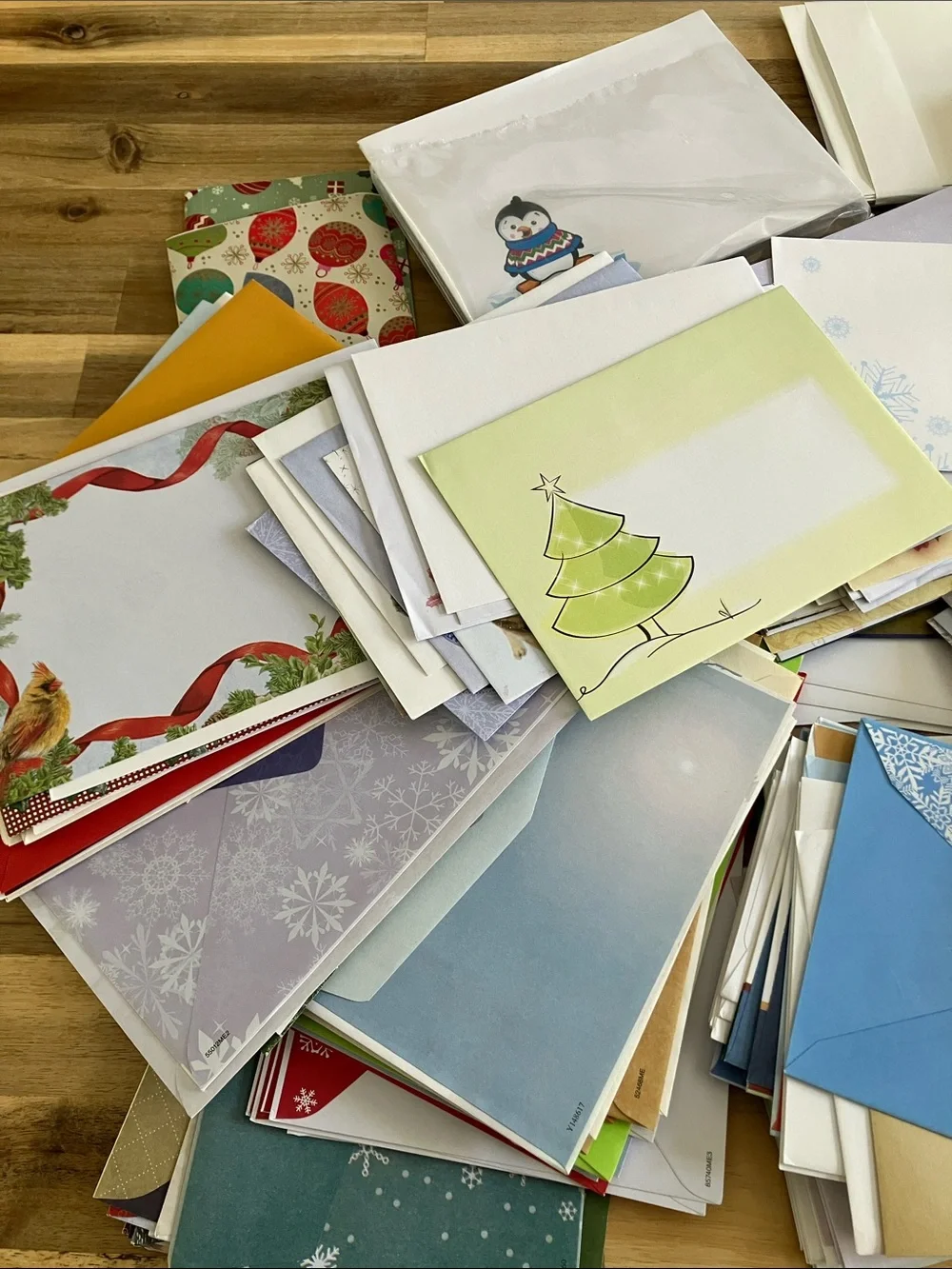 Bundle of 200 New/Unused Envelopes - Plain and Holiday Themed - Picture 3 of 4